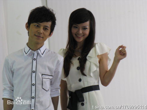 何炅(He Jiong)快乐购四周年代言图片图册