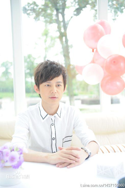 何炅(He Jiong)快乐购四周年代言图片图册