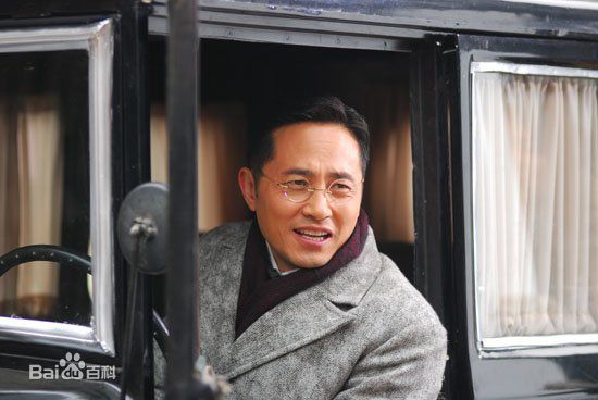 谭洋在《草根王》饰吴本正中的