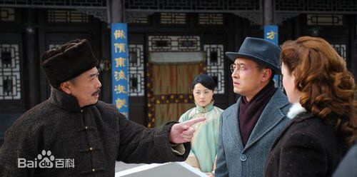 谭洋在《草根王》饰吴本正中的