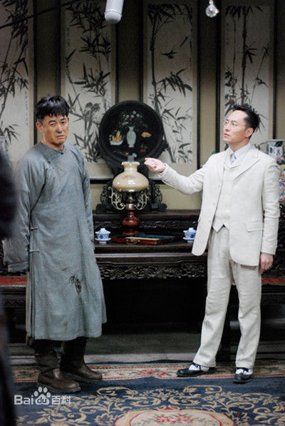 谭洋在《草根王》饰吴本正中的