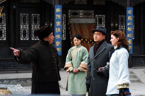 谭洋在《草根王》饰吴本正中的