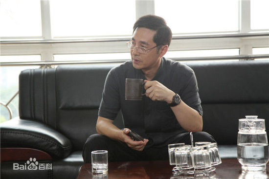 谭洋在《马向阳下乡记》饰于思远中的