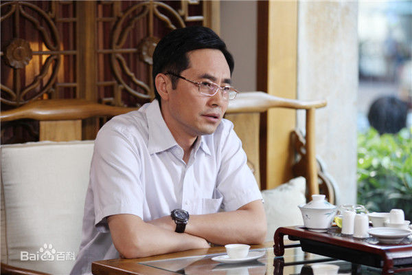 谭洋在《马向阳下乡记》饰于思远中的