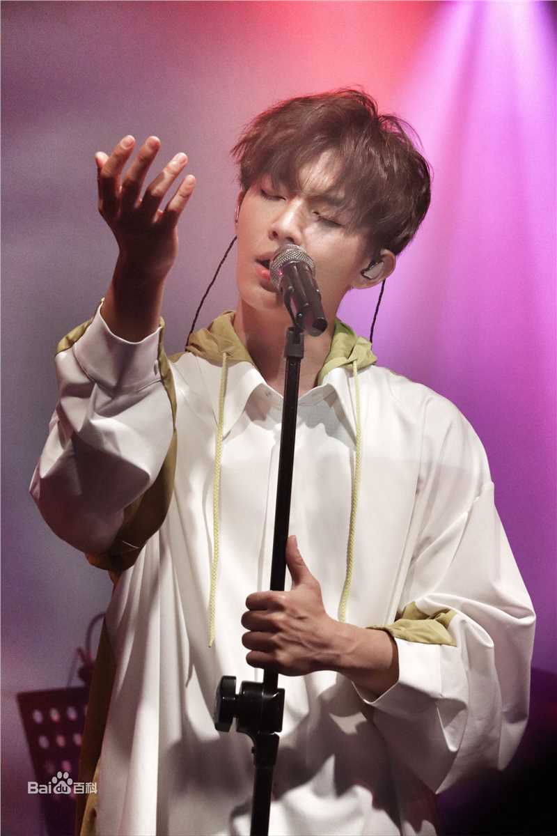 炎亚纶(Aaron、Arron)阿布的舞台前后照片