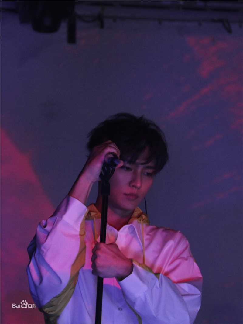 炎亚纶(Aaron、Arron)阿布的舞台前后照片