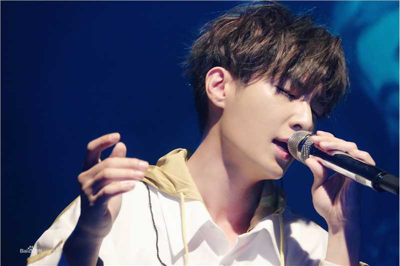 炎亚纶(Aaron、Arron)阿布的舞台前后照片