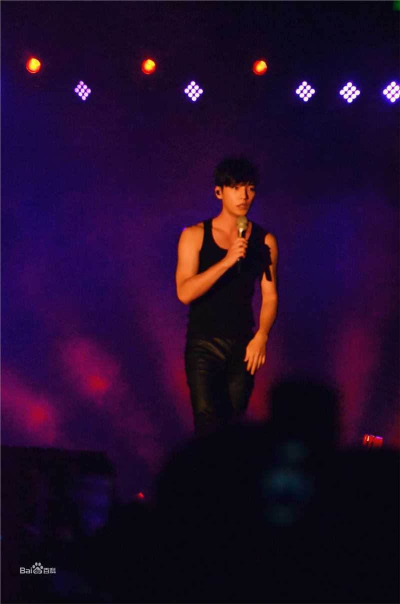 炎亚纶(Aaron、Arron)阿布的舞台前后照片