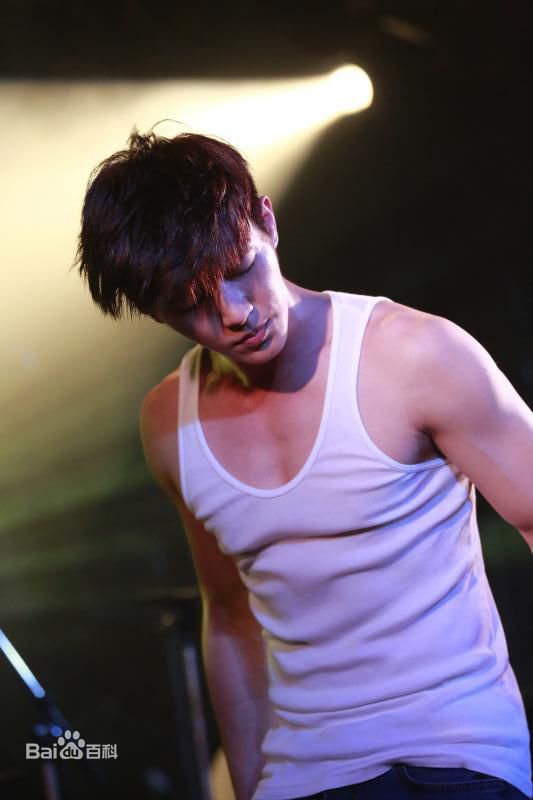 炎亚纶(Aaron、Arron)阿布的舞台前后照片