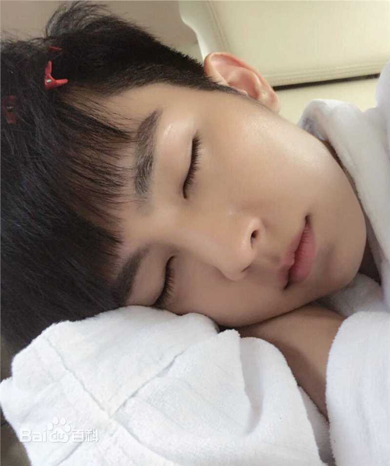 炎亚纶(Aaron、Arron)吴庚霖小朋友性感图片图集