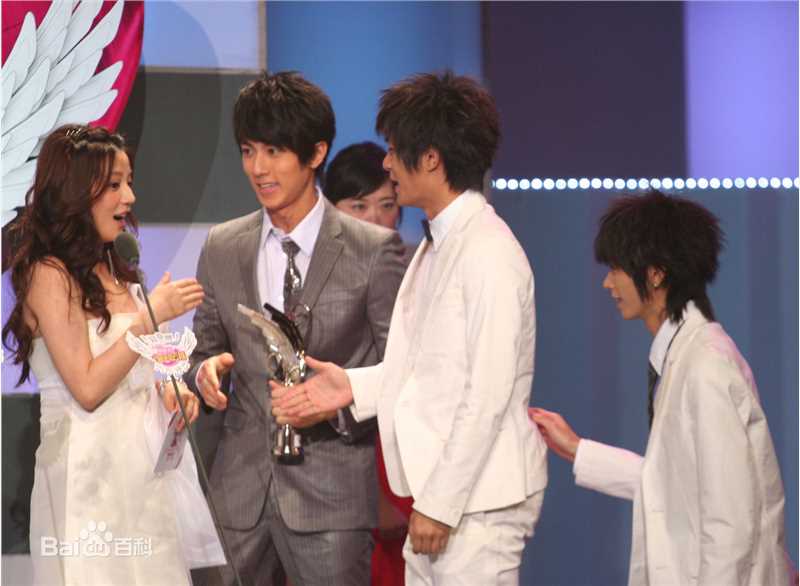 炎亚纶(Aaron、Arron)蒙牛音乐风云榜性感图片壁纸