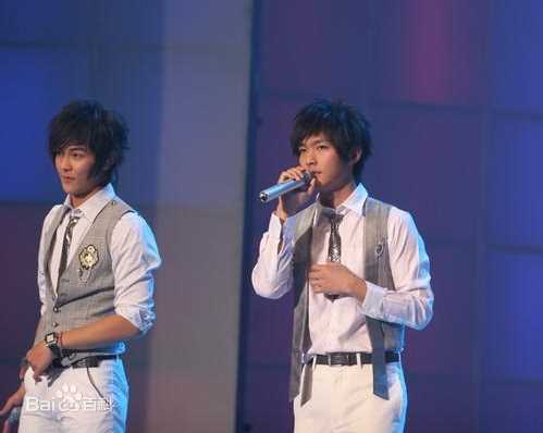 炎亚纶(Aaron、Arron)蒙牛音乐风云榜性感图片壁纸