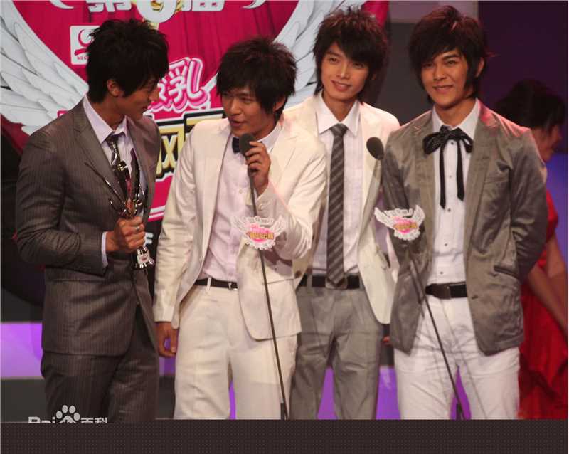 炎亚纶(Aaron、Arron)蒙牛音乐风云榜性感图片壁纸