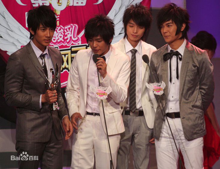 炎亚纶(Aaron、Arron)蒙牛音乐风云榜性感图片壁纸