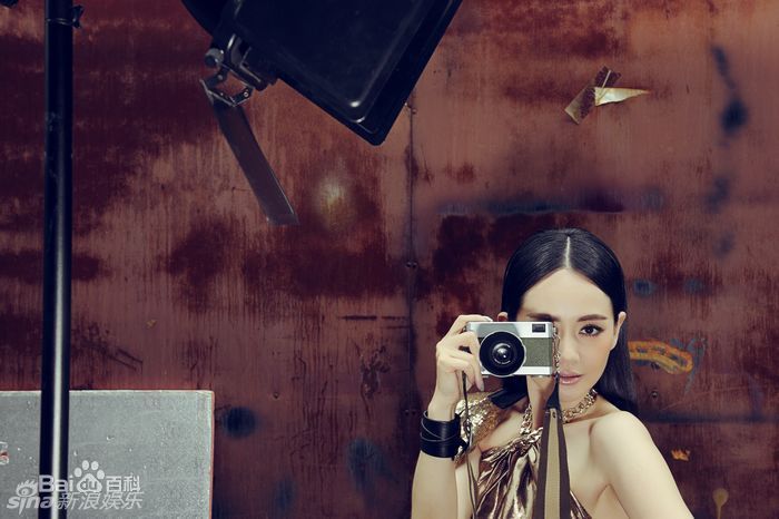 张定涵(Zhang Dinghan)时尚女郎素颜照壁纸