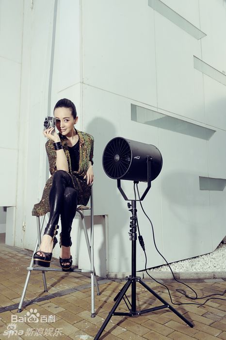 张定涵(Zhang Dinghan)时尚女郎素颜照壁纸