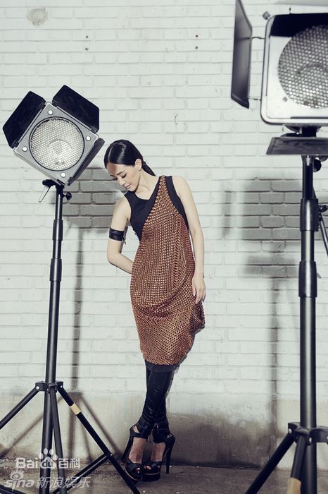 张定涵(Zhang Dinghan)时尚女郎素颜照壁纸