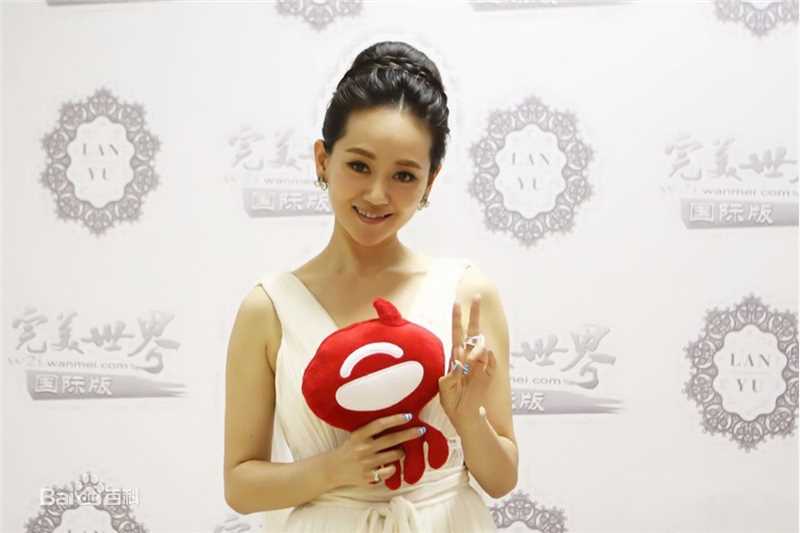 张定涵(Zhang Dinghan)时尚女郎素颜照壁纸