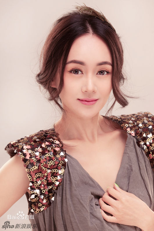 张定涵(Zhang Dinghan)时尚女郎素颜照壁纸