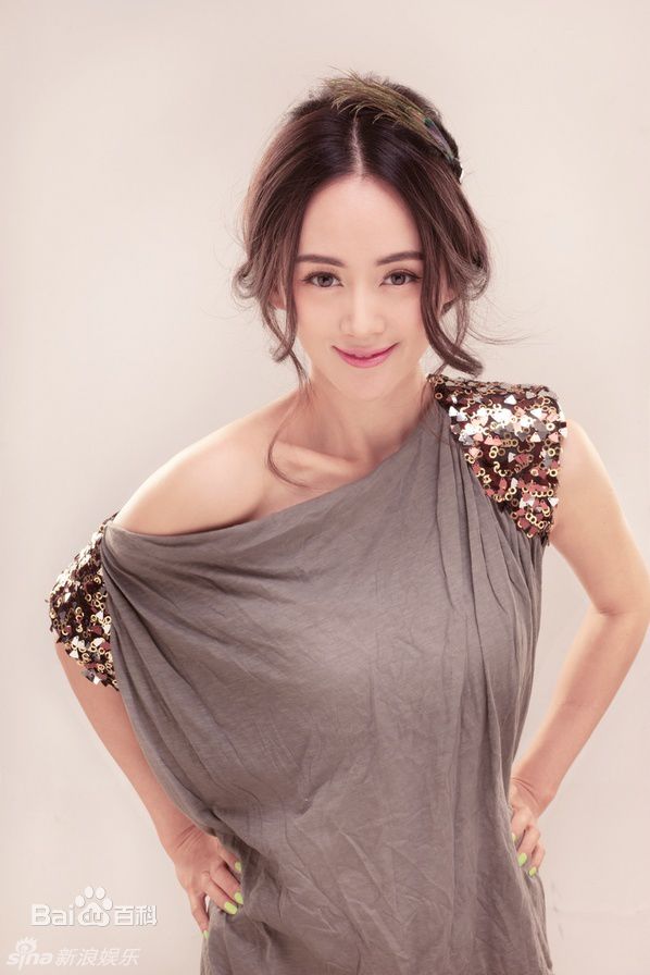 张定涵(Zhang Dinghan)时尚女郎素颜照壁纸