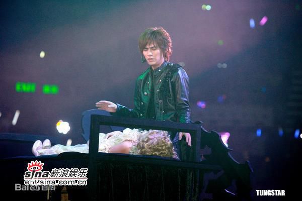 F4(F4)2006年香港红勘演唱会性感图片图集