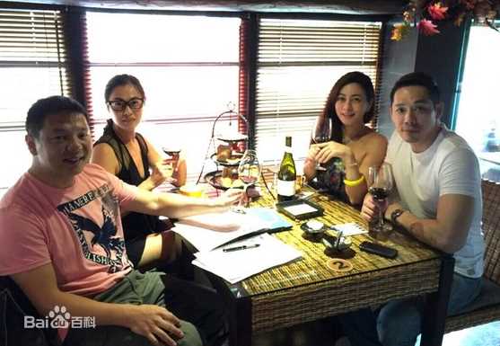 李婷宜(Miki)与家人生活照