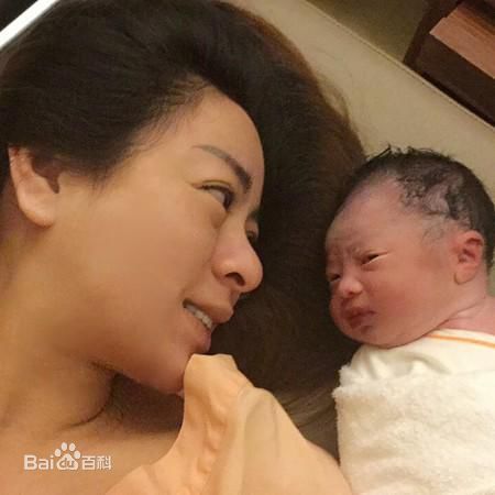 李婷宜(Miki)与家人生活照