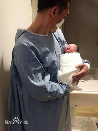 李婷宜(Miki)与家人生活照