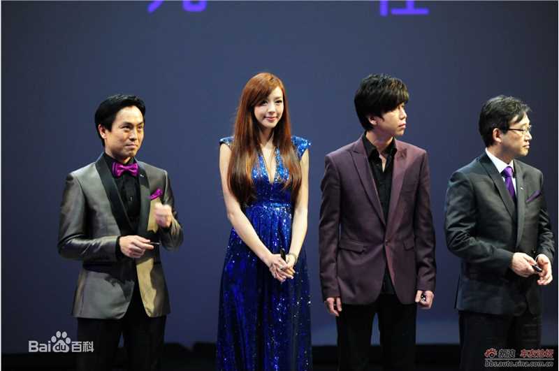 周韦彤(Cica Zhou)2010广州车展前后照片