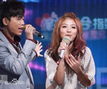 卓文萱(Genie)_内地节目录影前后照片