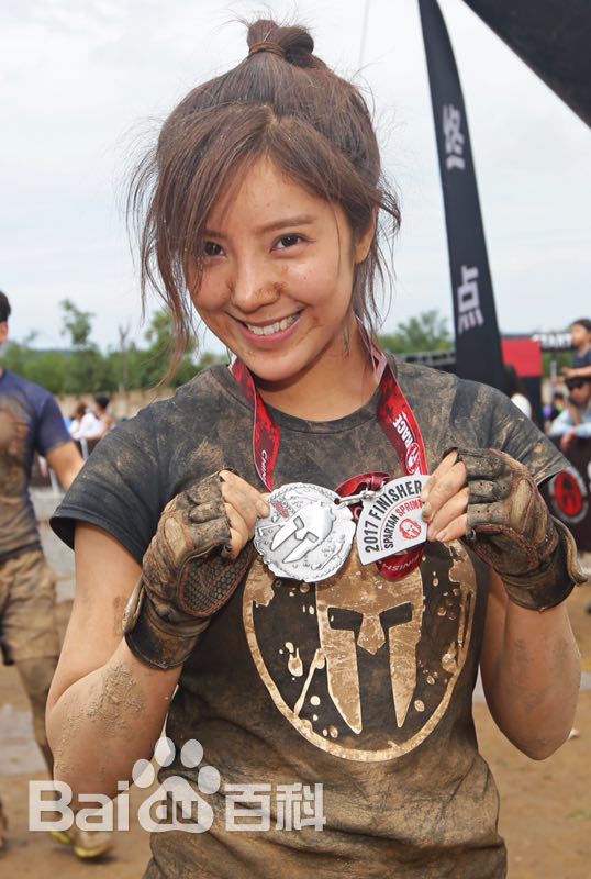 赵奕欢(Chloe Zhao)斯巴达勇士赛素颜照相册