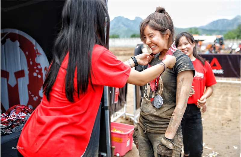 赵奕欢(Chloe Zhao)斯巴达勇士赛素颜照相册