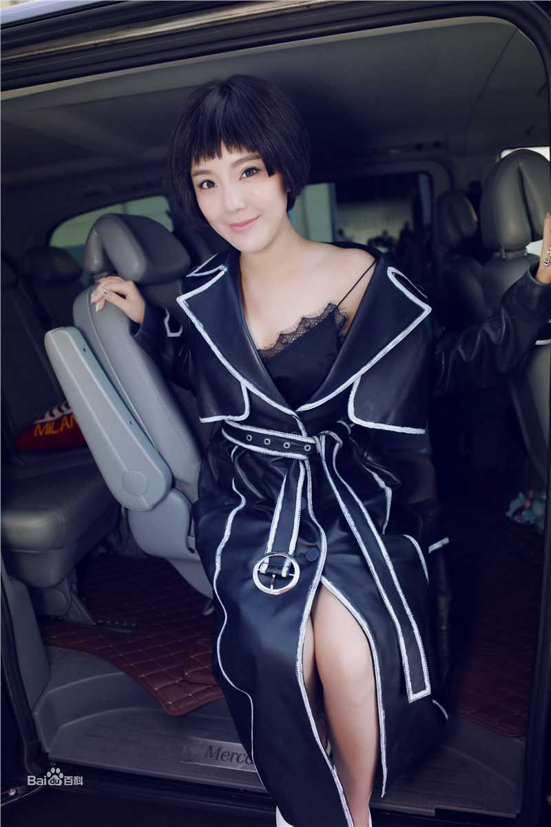 赵奕欢(Chloe Zhao)米兰时装周生活照