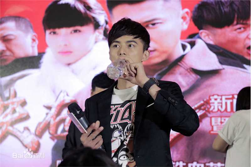 叶祖新活动现场照性感图片壁纸