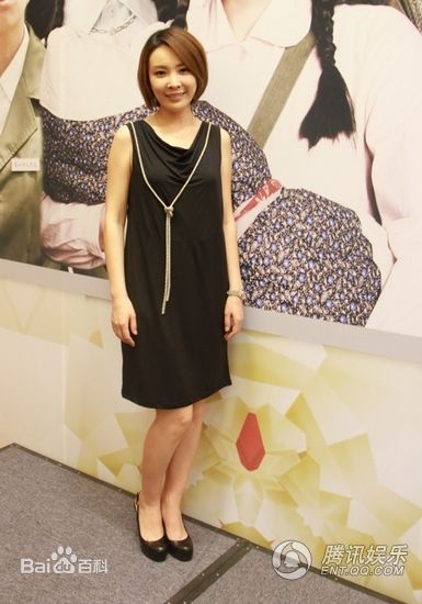 最新刘威葳(Vivienne Liu)在《雪花那个飘》中的图集