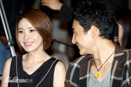 最新刘威葳(Vivienne Liu)在《雪花那个飘》中的图集