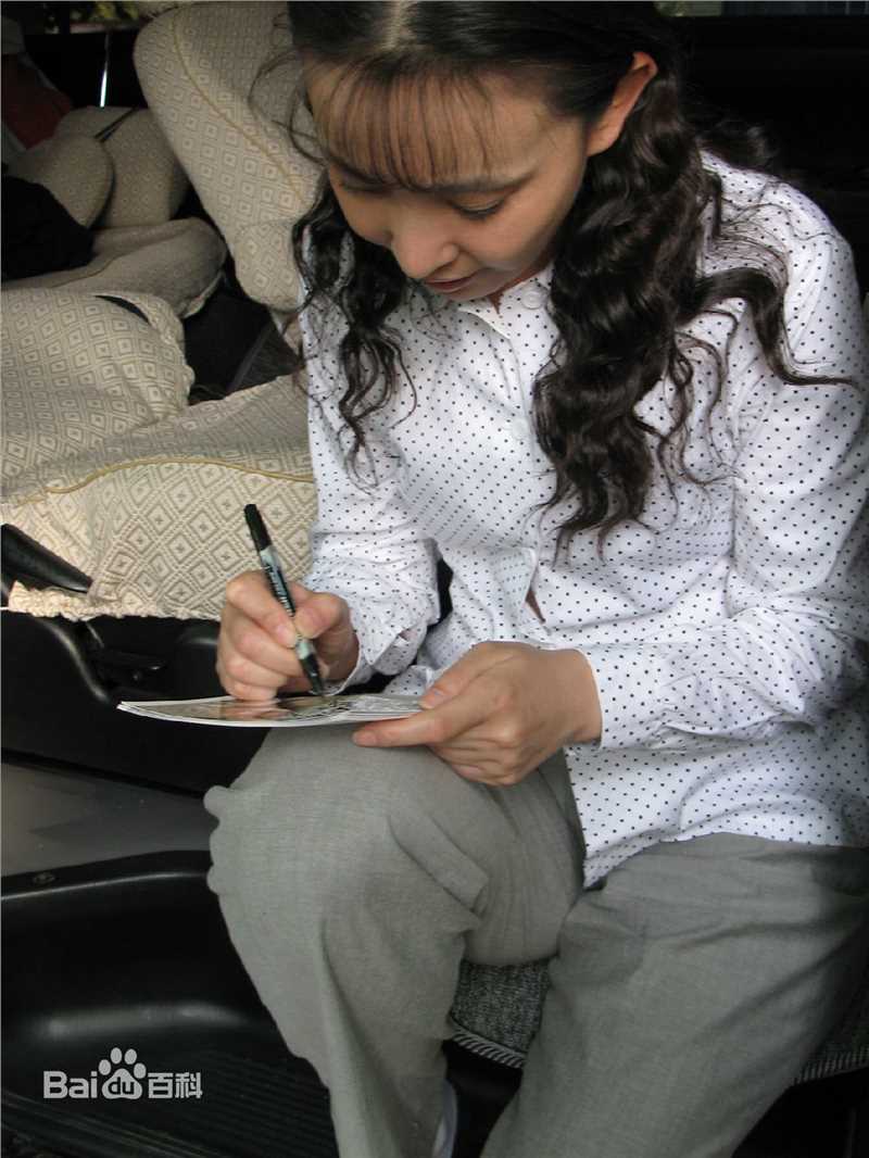 最新刘威葳(Vivienne Liu)在《雪花那个飘》中的图集