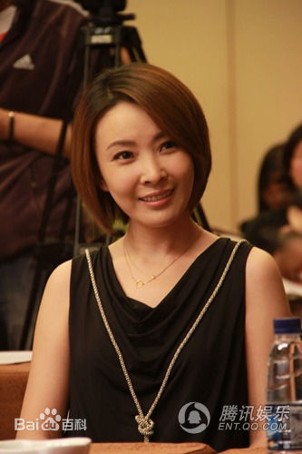 最新刘威葳(Vivienne Liu)在《雪花那个飘》中的图集