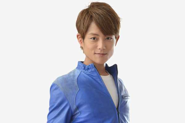 高斯·奥特曼(ウルトラマンコスモス<br>Ultraman Coos)高斯人间体：春野武藏及其变身生活照