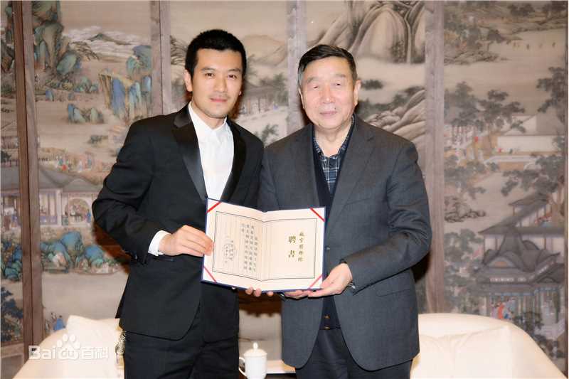 杨子与收藏素颜照壁纸