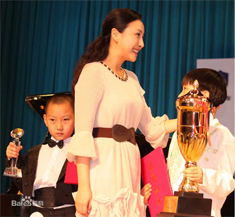 隋兰电视剧《养父》精选剧照