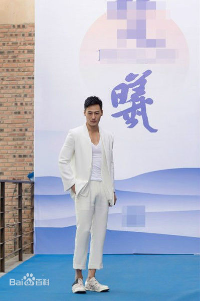 亓航2015年11月，亮相中国国际时装周前后照片