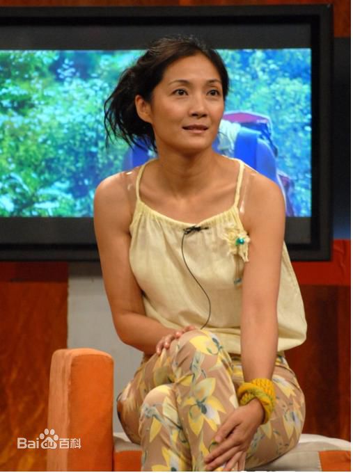 李婷在与邵峰一起参加《流金岁月》，为《我心依旧》小真扮演者中的