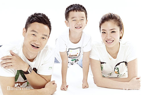 杨威(Yang Wei)与儿子杨阳洋素颜照相册
