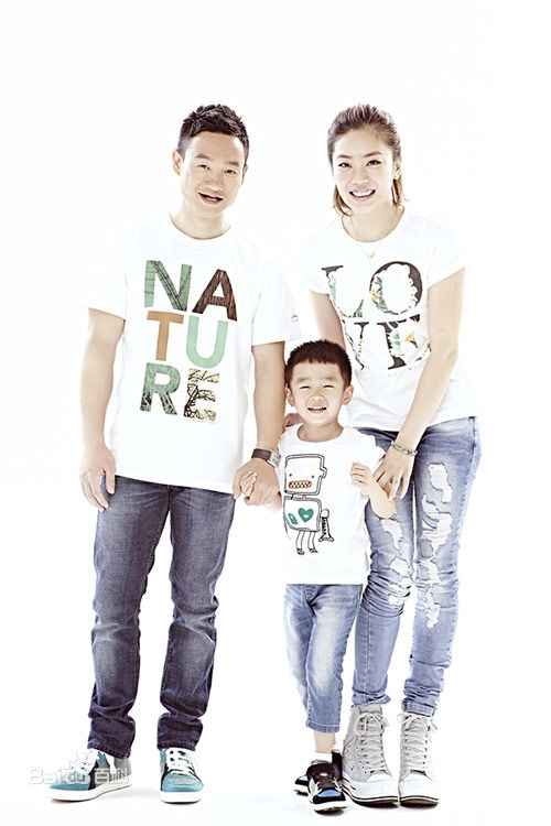 杨威(Yang Wei)与儿子杨阳洋素颜照相册