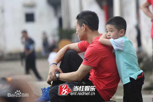 杨威(Yang Wei)与儿子杨阳洋素颜照相册