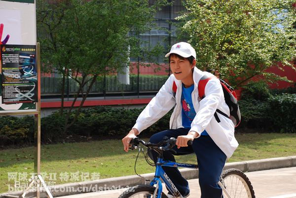 最新秦俊杰在《网球王子》龙马中的壁纸