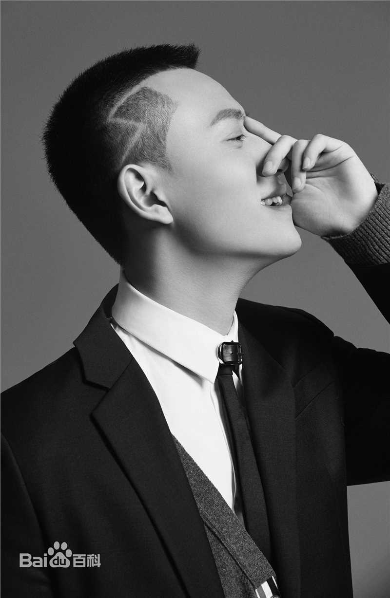 秦俊杰最新图集