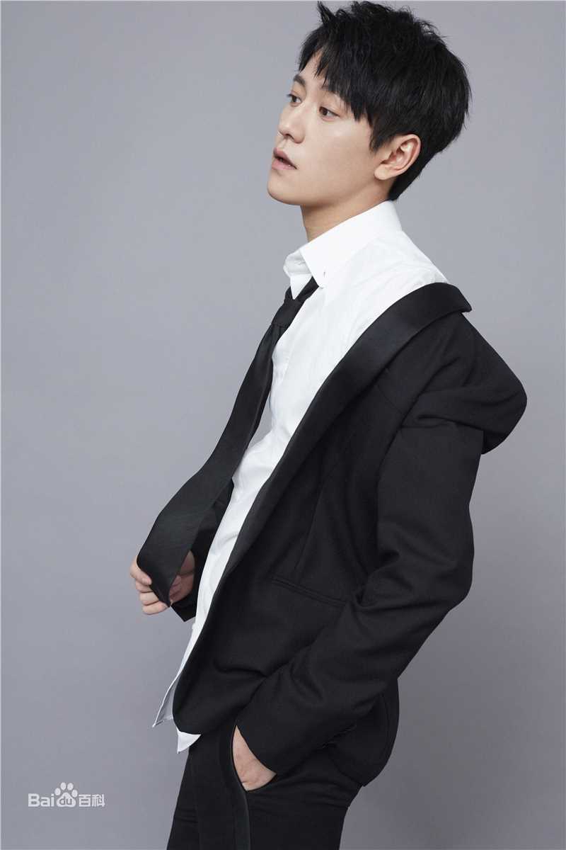 秦俊杰最新图集