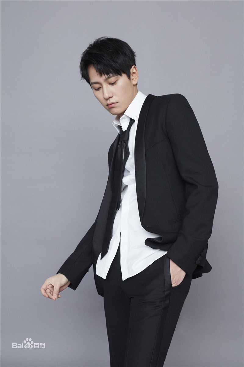 秦俊杰最新图集